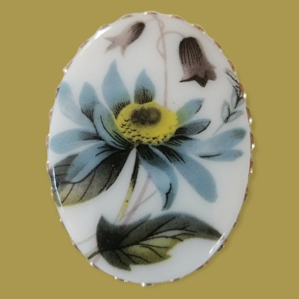 Vintage Mid Century Glass Cabachon Gold Tone Flower Brooch